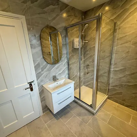 ゲストハウス Nice Double At 2 Iveragh Rd-8