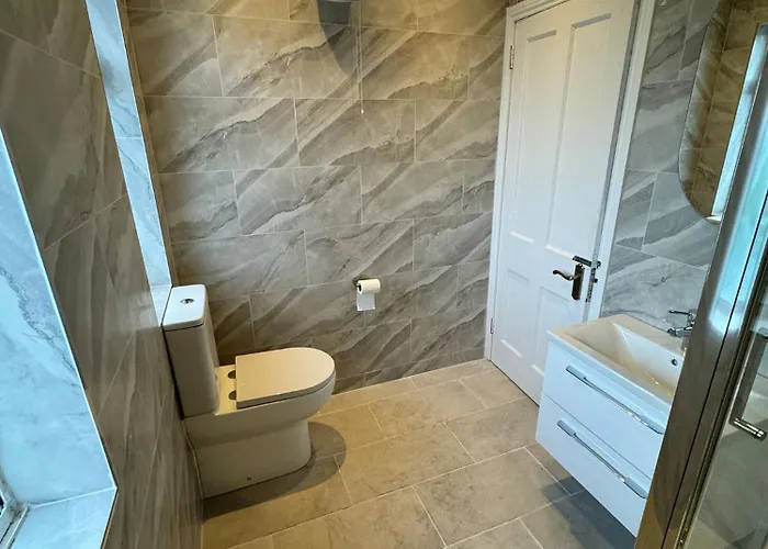 ゲストハウス Nice Double At 2 Iveragh Rd-8 3*