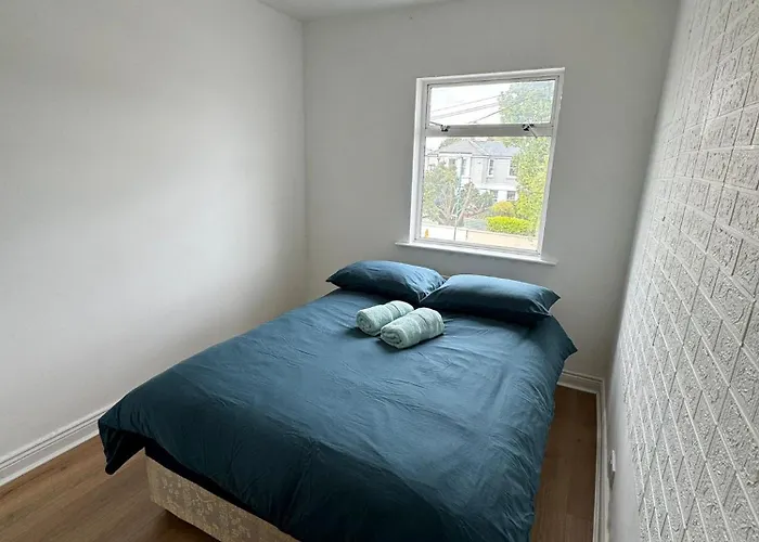 Nice Double At 2 Iveragh Rd-8