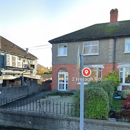 Guest house Nice Double At 2 Iveragh Rd-8