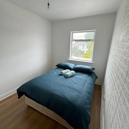 Nice Double At 2 Iveragh Rd-8